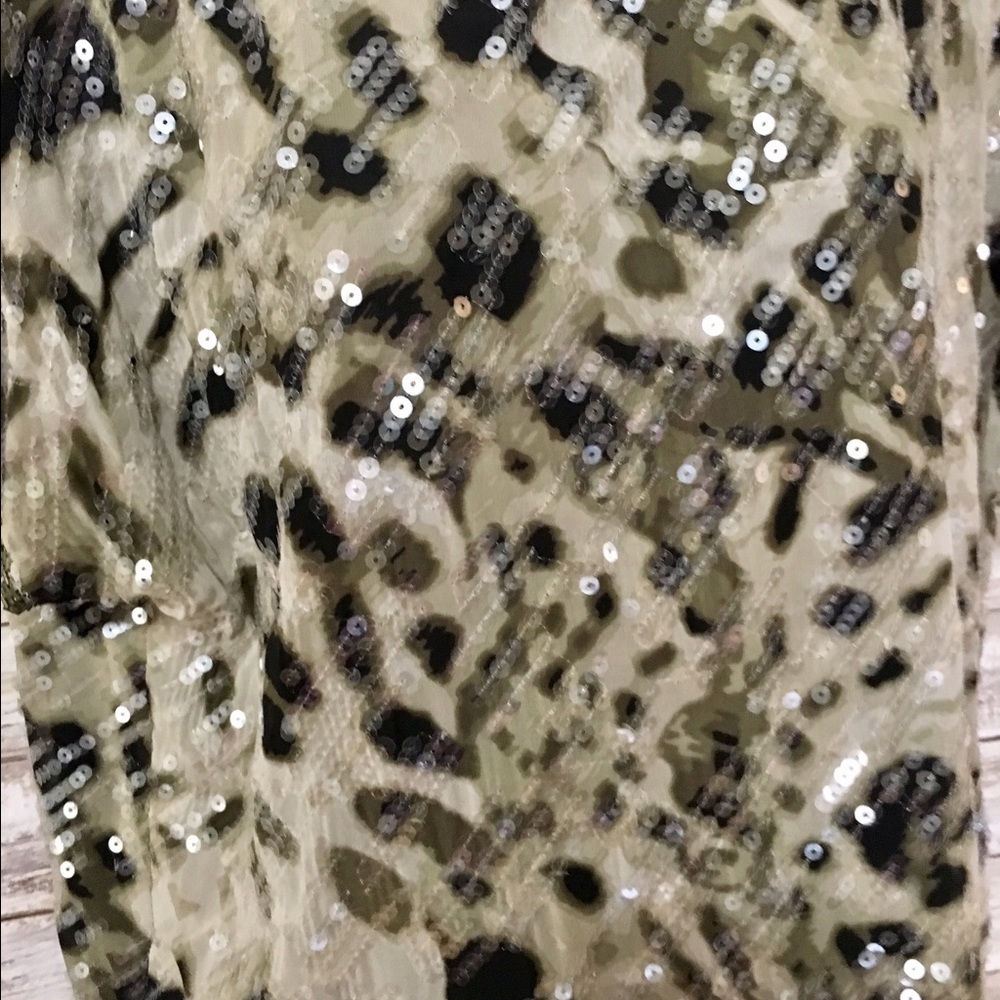 Vince Camuto Camo Sequin Top - Picture 3 of 5