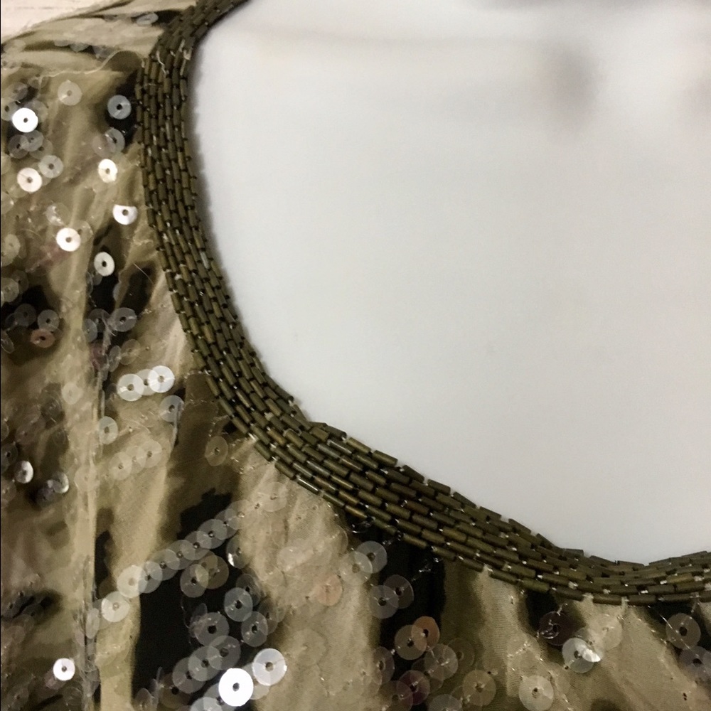 Vince Camuto Camo Sequin Top - Picture 4 of 5