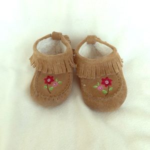 Baby Gap Moccasins w/ Floral Design Sz 3-6 mos.