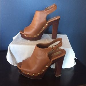 Jessica Simpson platforms