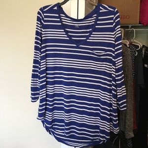 Cute flowy strip 3/4 top!