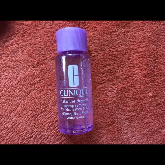 3/15$ CLINIQUE cosmetic bag with products. - Picture 2 of 4