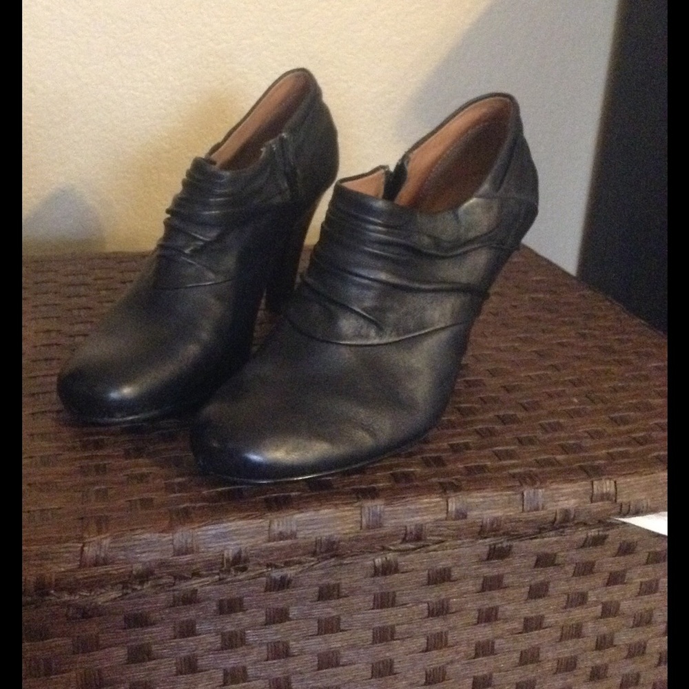 Sofft Leather Ankle Boots