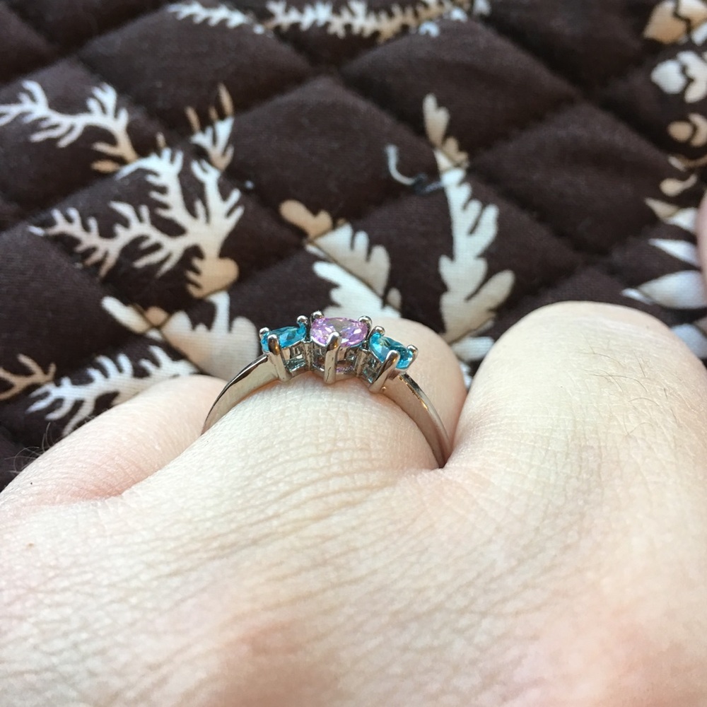 Three Heart Ring 💍 - Picture 4 of 8