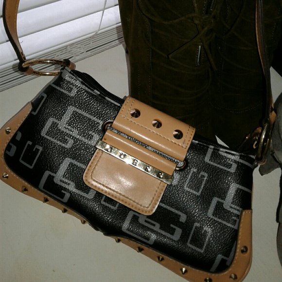 Guess purse - Picture 1 of 3