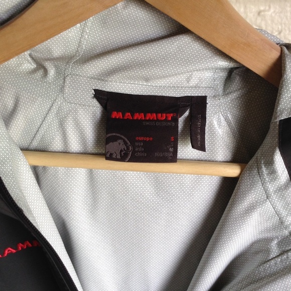 Waterproof Mammut Rain Jacket Size S - Picture 3 of 3