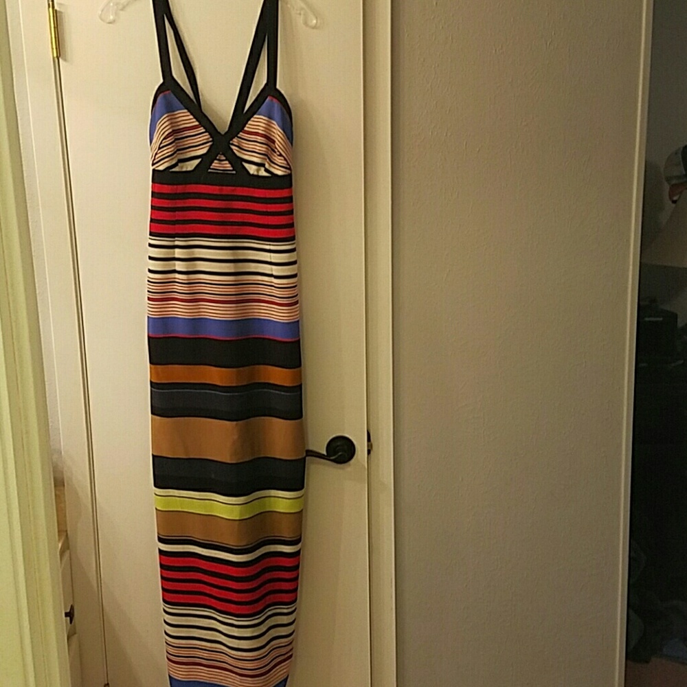 Cool summer maxi dress with great colors!