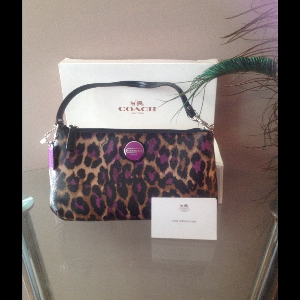 COACH LARGE PURPLE LEOPARD WRISTLET PURSE (NWOT)