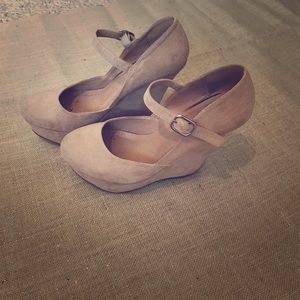 Nude wedges