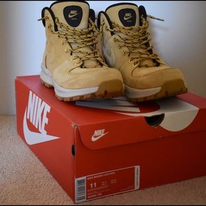 Nike Manoa Leather