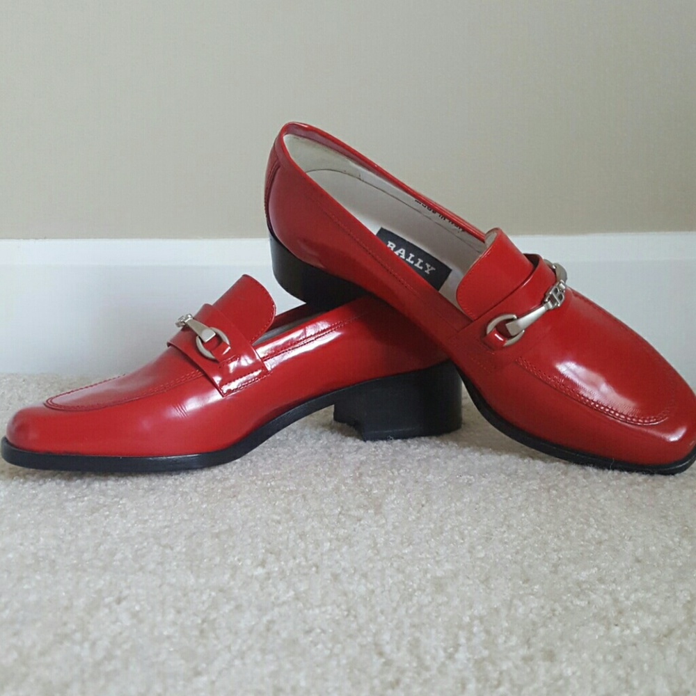 Gorgeous Never worn loafers Firm