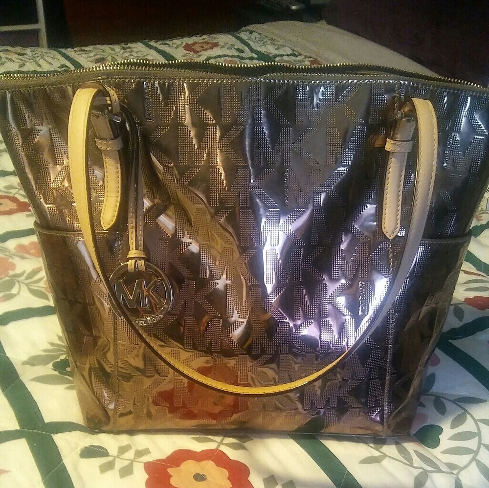 Micheal Kors purse
