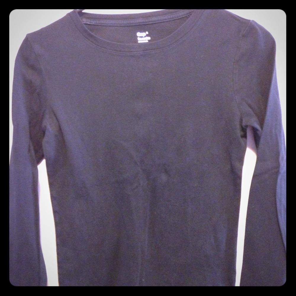 Black long sleeve Gap shirt