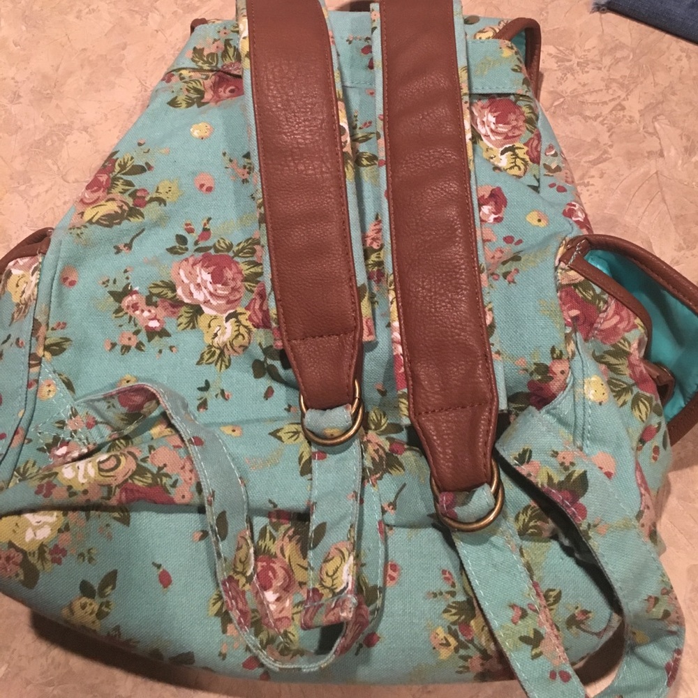 Candie's backpack - Picture 2 of 3