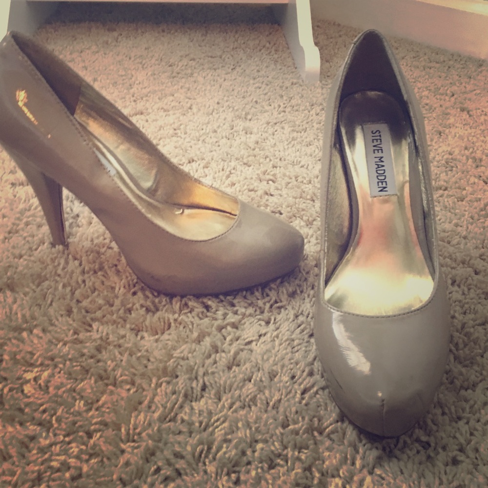 Nude patent leather Steve Madden pumps
