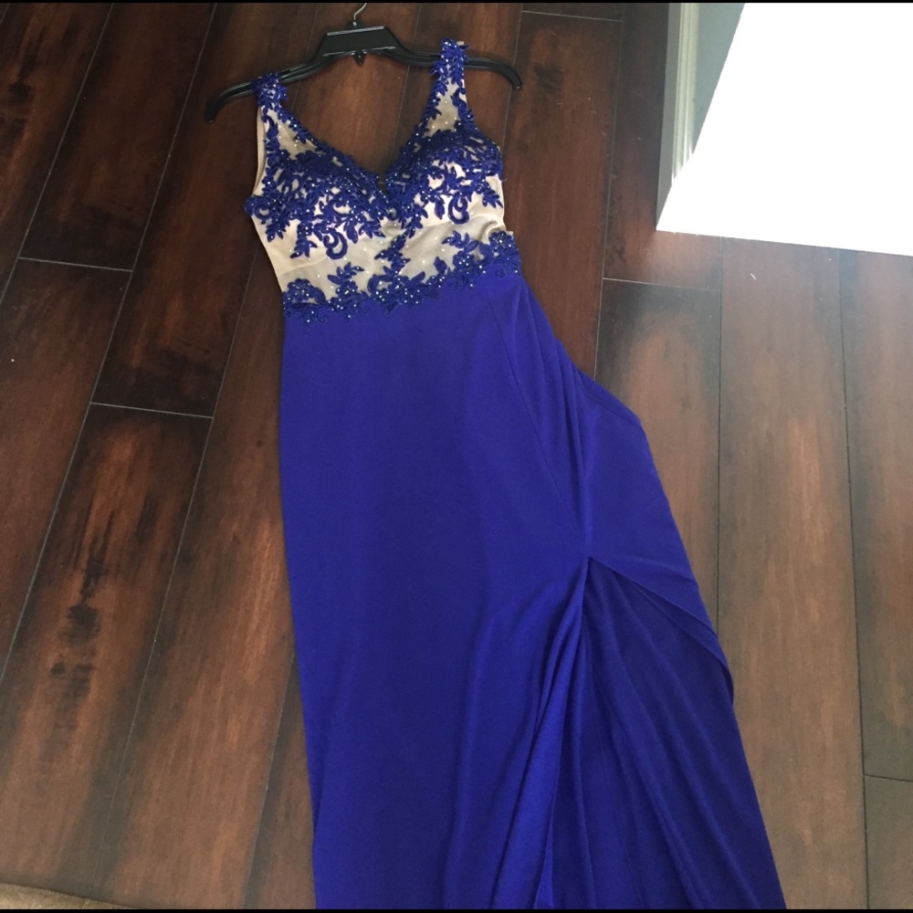 Beautiful Prom long gorgeous blue/nude color 👗👗