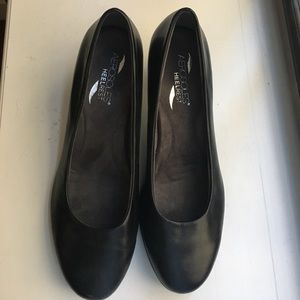 Black Leather Aerosoles 2" Heels
