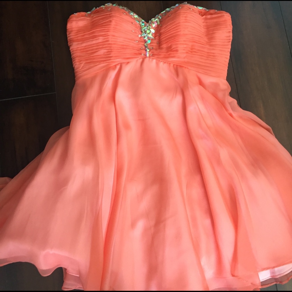 👗👗❤️❤️ fun strapless party dress must have!