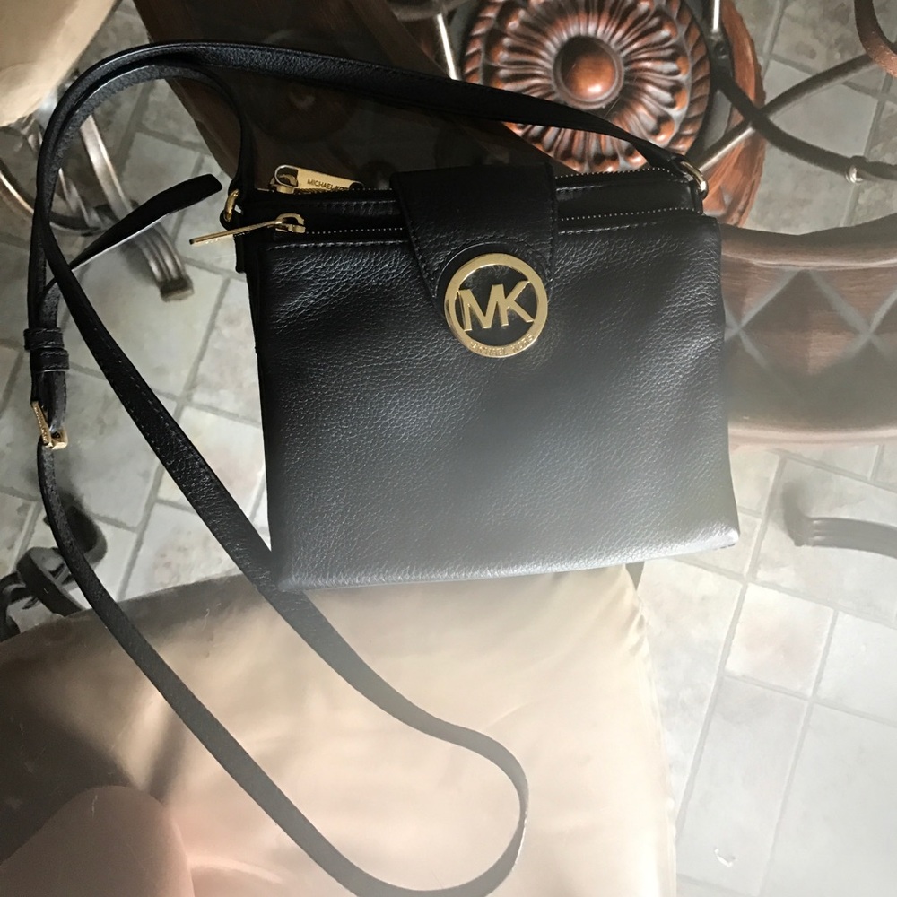 Michael kors, black, leather, crossbody.