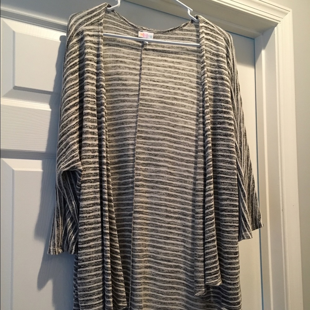 LuLaRoe Lindsay black&white stripes