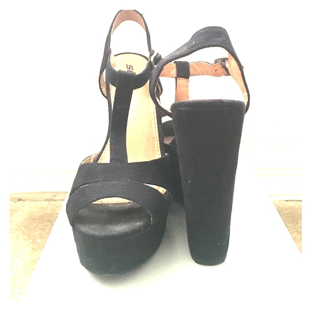 Black wedges