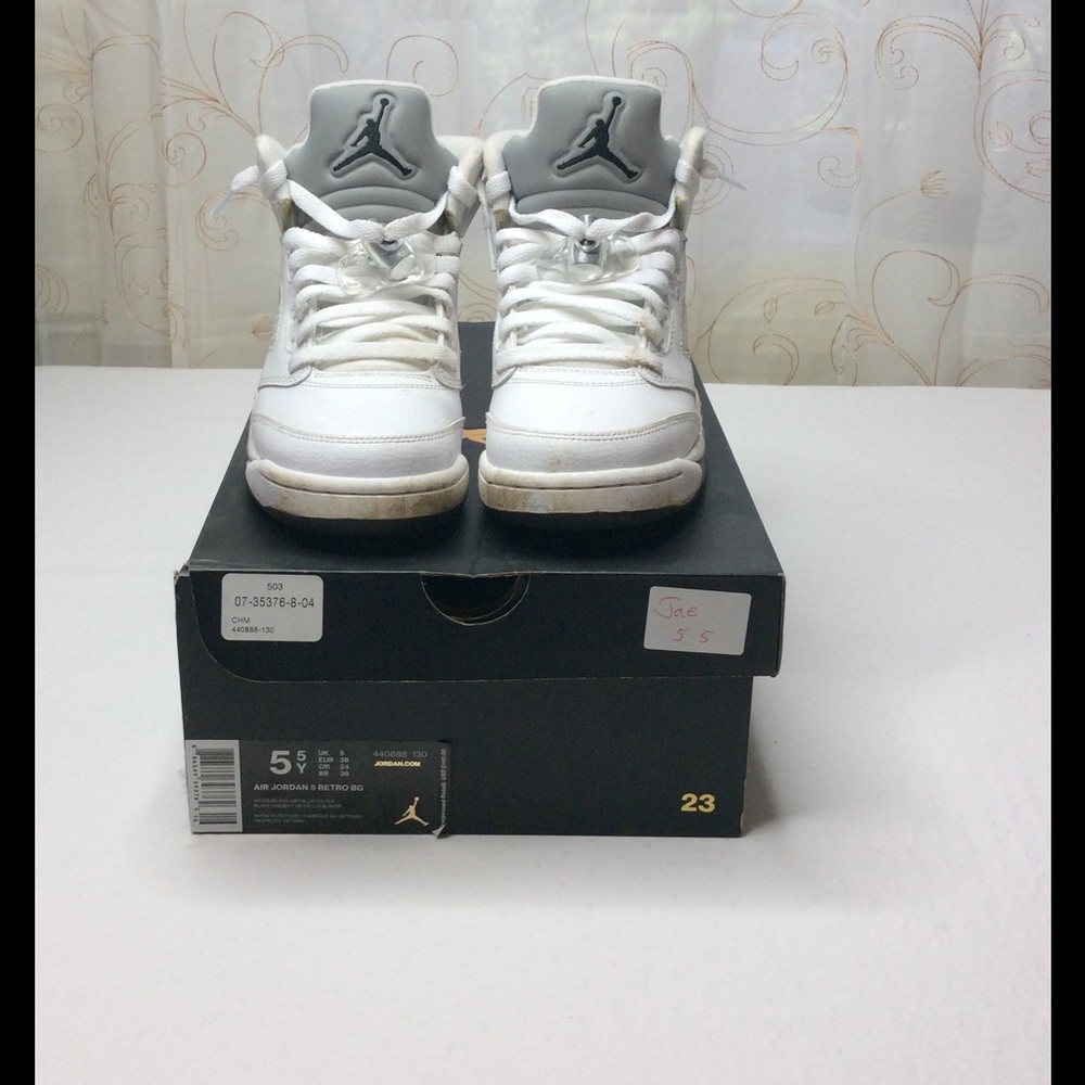 Air Jordan Retro BG SIZE 5 white