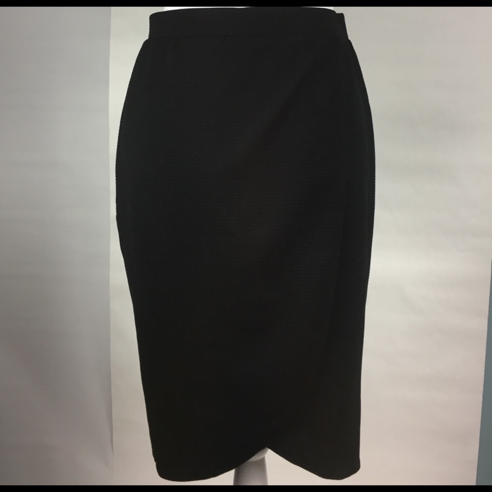 Black tulip pencil skirt