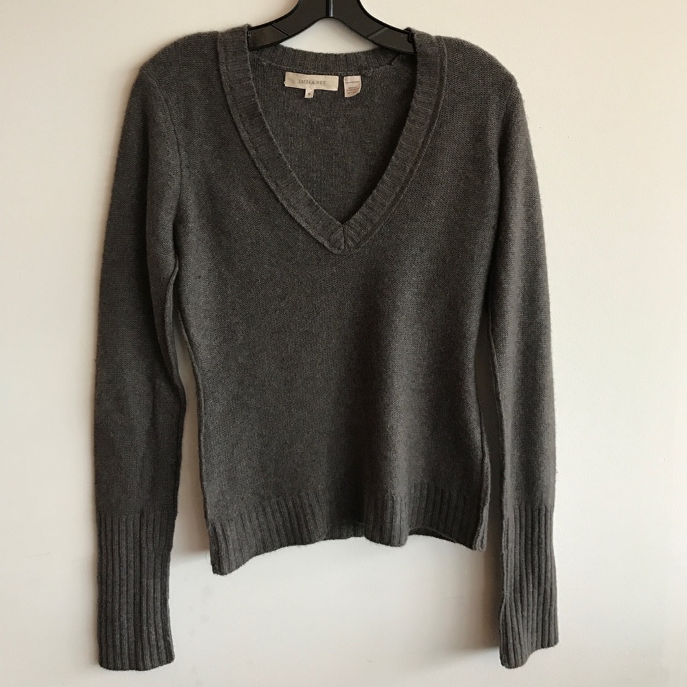 Inhabit Ribbed Gray/Brown Cashmere V Neck Sweater