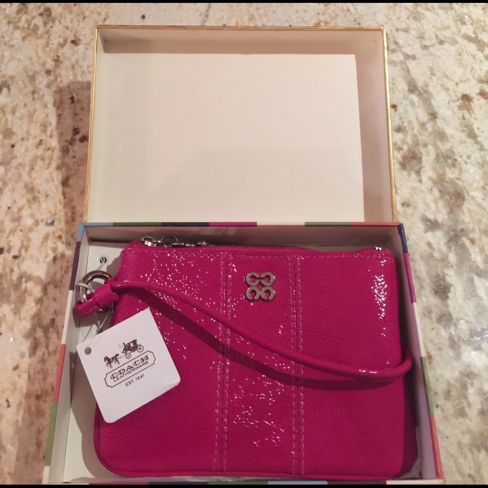 EVERYTHING MUST GO! NWT Coach Wristlet