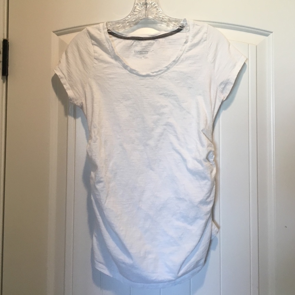 Liz Lange maternity scoop neck T shirt