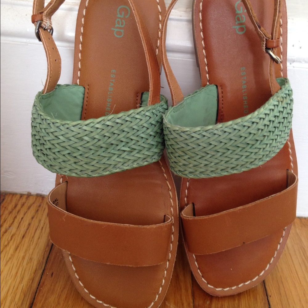 Gap sandals
