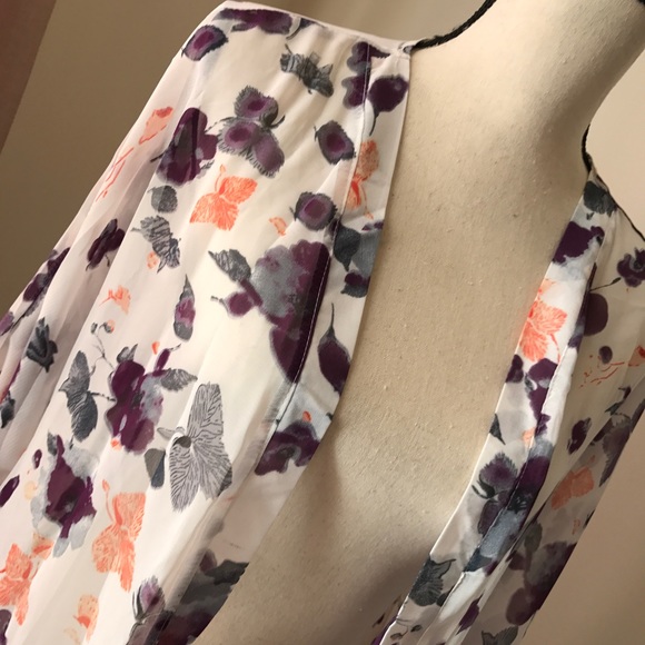 Beautiful floral long Kimono - Picture 5 of 8