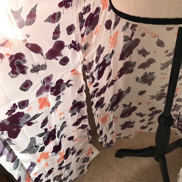 Beautiful floral long Kimono - Picture 6 of 8