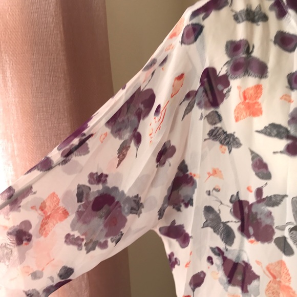 Beautiful floral long Kimono - Picture 8 of 8
