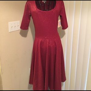 Lularoe Small Nicole Maroon embossed roses 🌹
