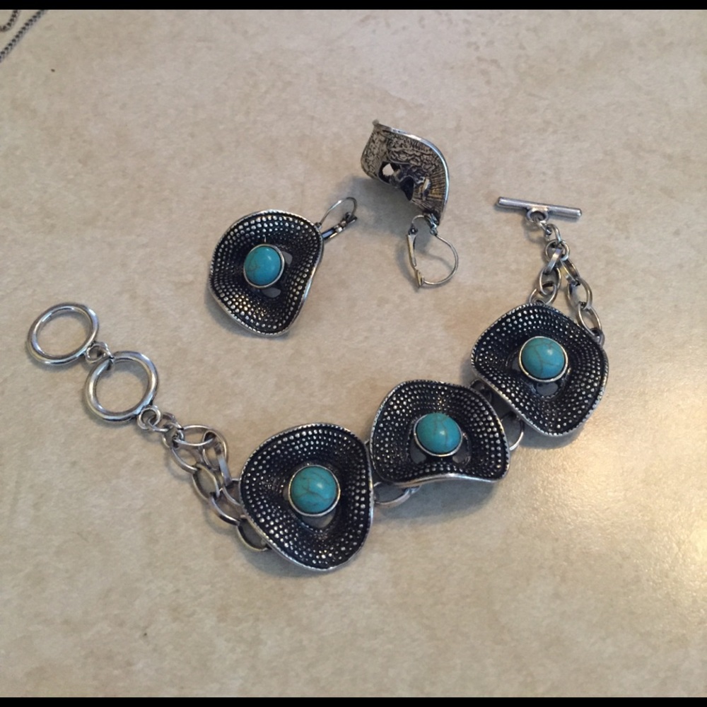 Silver & turquoise bracelet & matching earrings