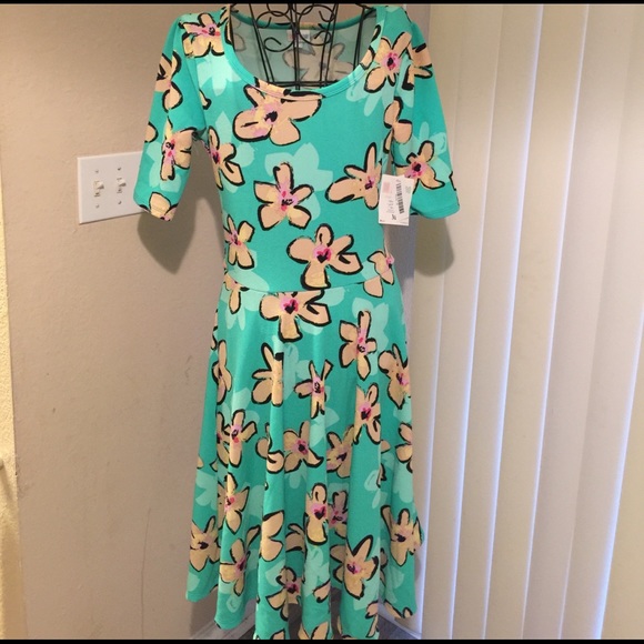 Lularoe Medium Nicole - Picture 1 of 3