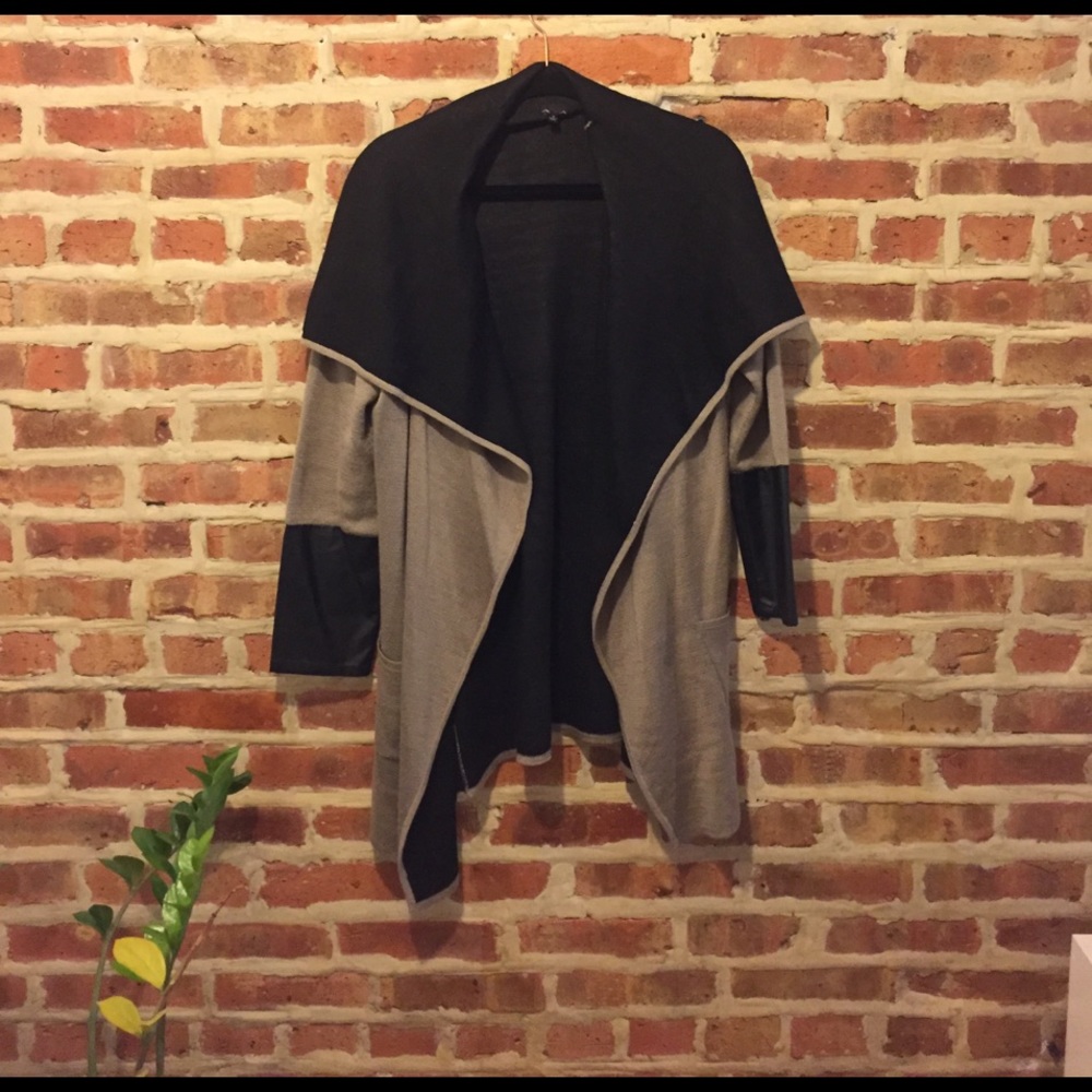 Long sleeve, open front Camel/Black Cardigan