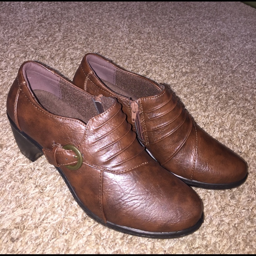 Brown dress shoes