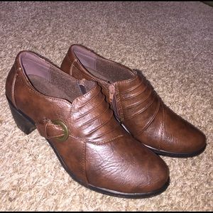 Brown dress shoes
