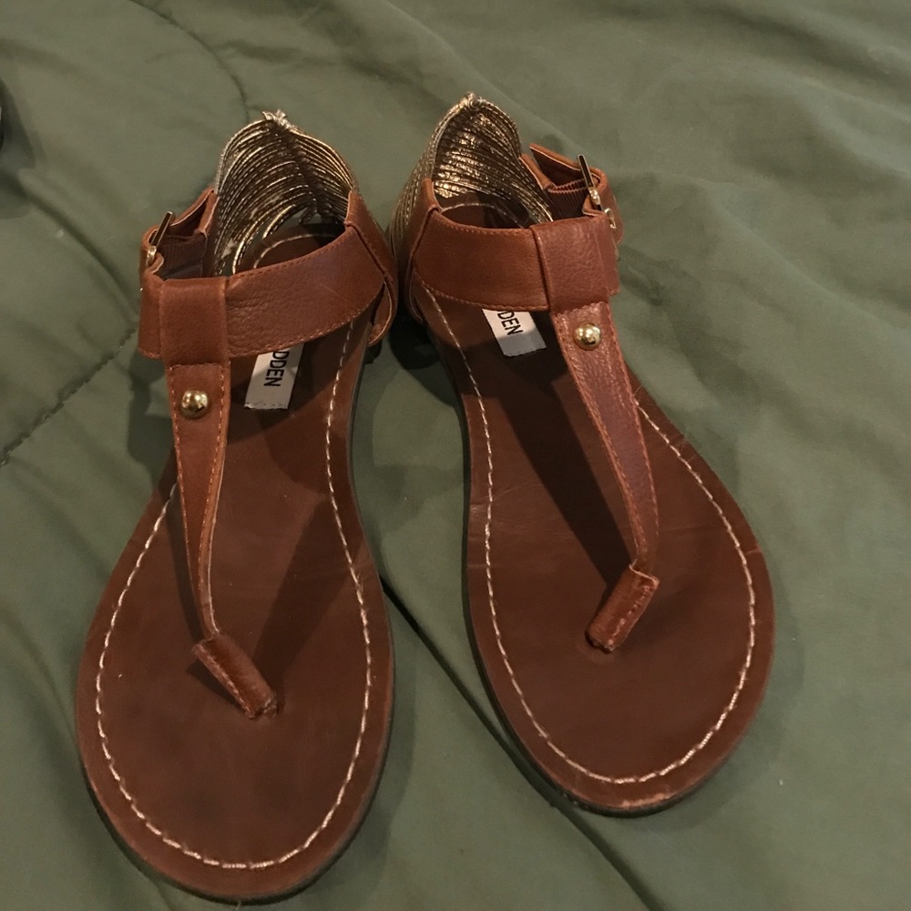 GUC Steve Madden thong sandals size 7