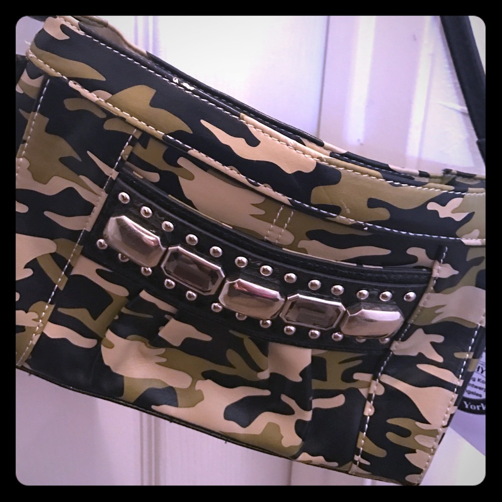 NWT Kathy Van Zeeland Camouflage Purse