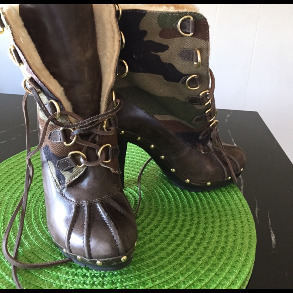 Super cute dark brown duck boot with wooden heel.