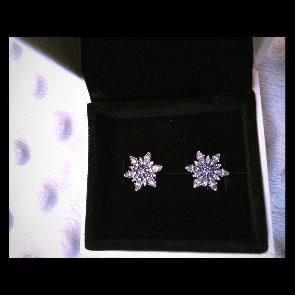 Crystallized snowflake earrings Pandora