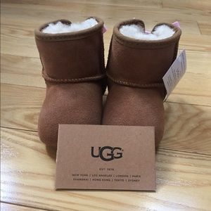 Jesse bow Uggs!