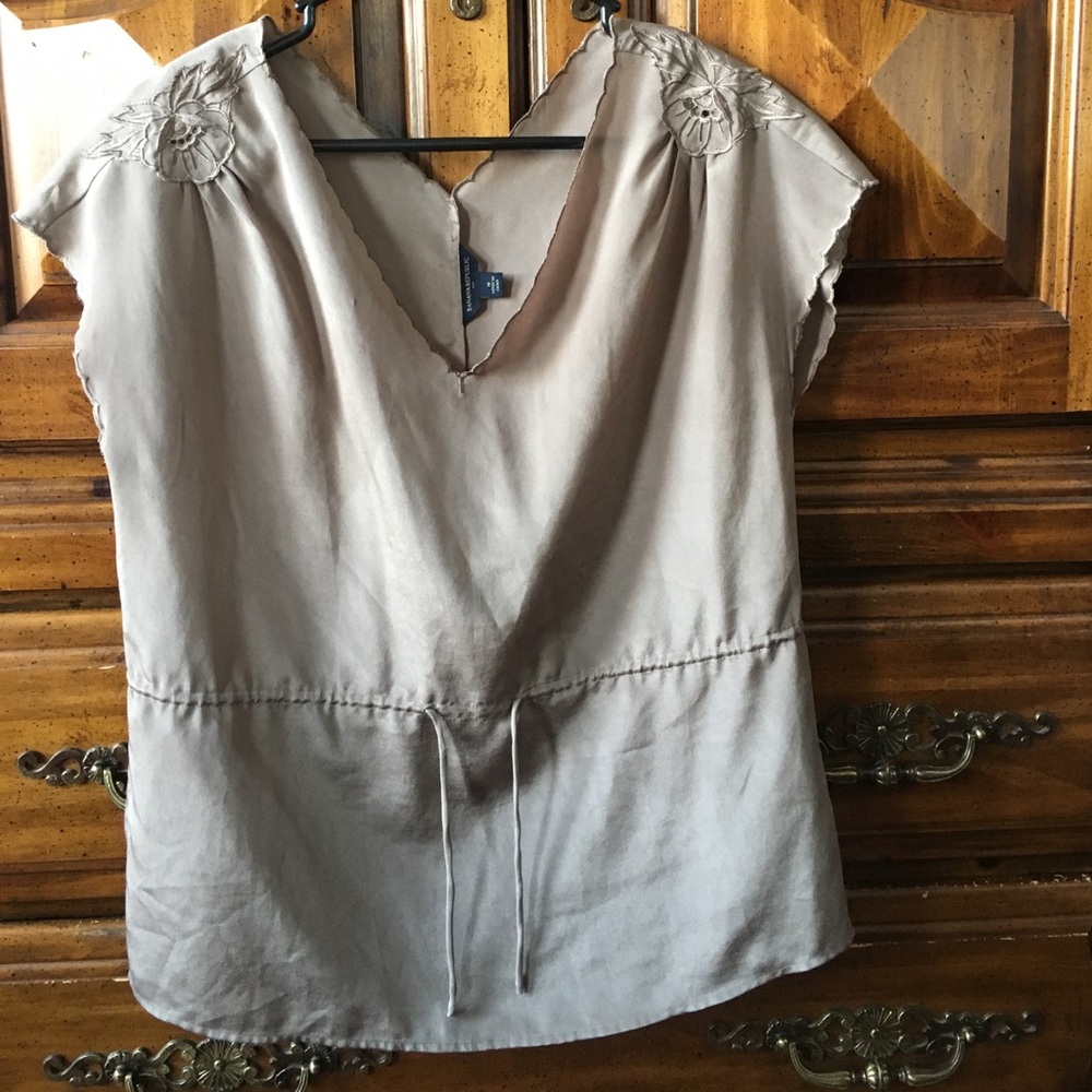 Beautiful banana republic blouse