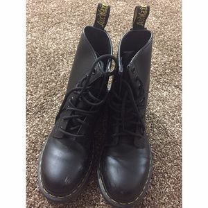 Dr. Martens size 7M Women's 8 Eye Lace Up Boot