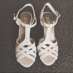 WHITE WEDGES