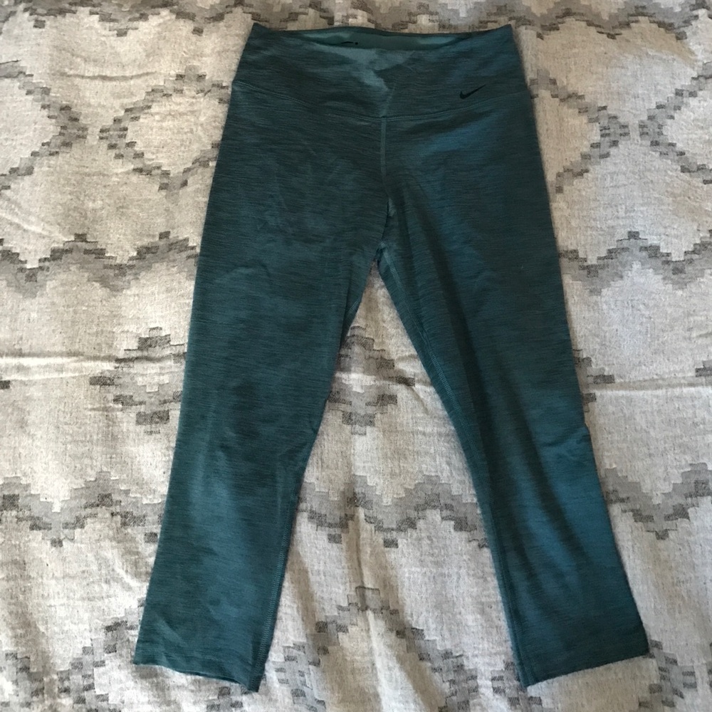 Cropped Nike Dry Fit workout leggings (sm)