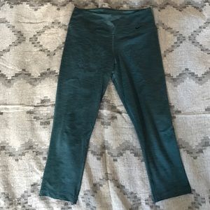 Cropped Nike Dry Fit workout leggings (sm)